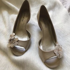 $25 for 5 Bandolino Pemberly Kitty Heels size 8